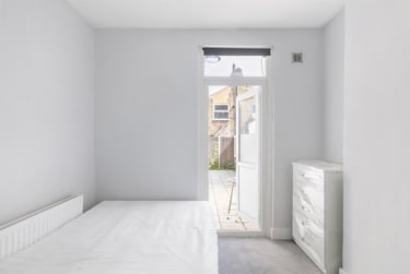 5 bed house, Furley Road, Peckham, London, SE155UQ - Image 2